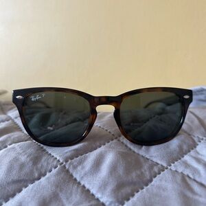 Ray-Ban Women’s polarized sun glasses in excellent condition. Tortoise.
